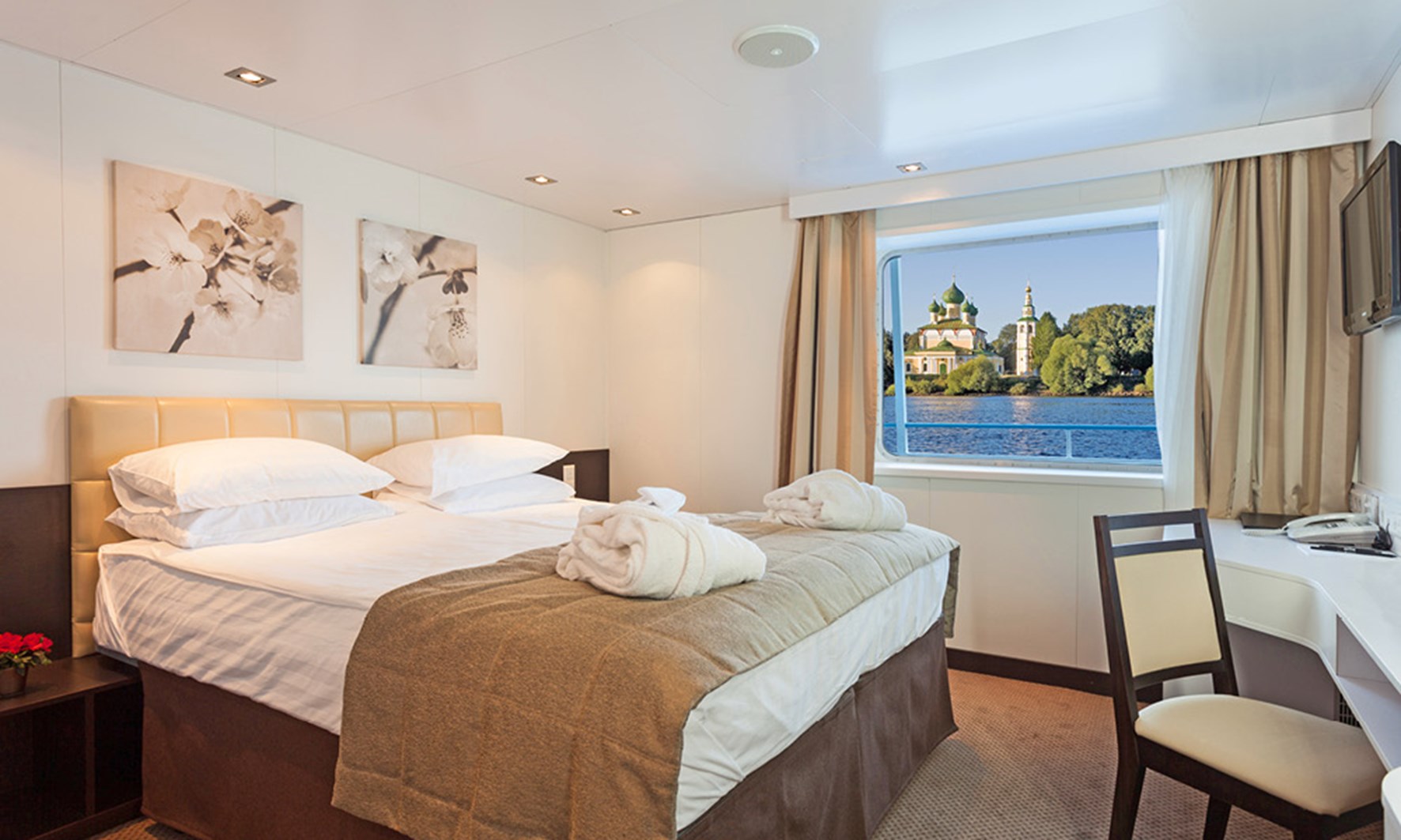 Standard Suite (Moskva Deck - E)