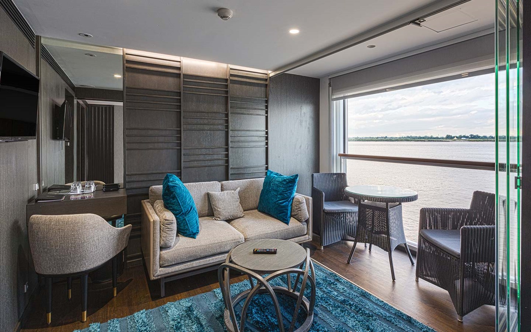 Deluxe Suite (Diamond Deck - A)